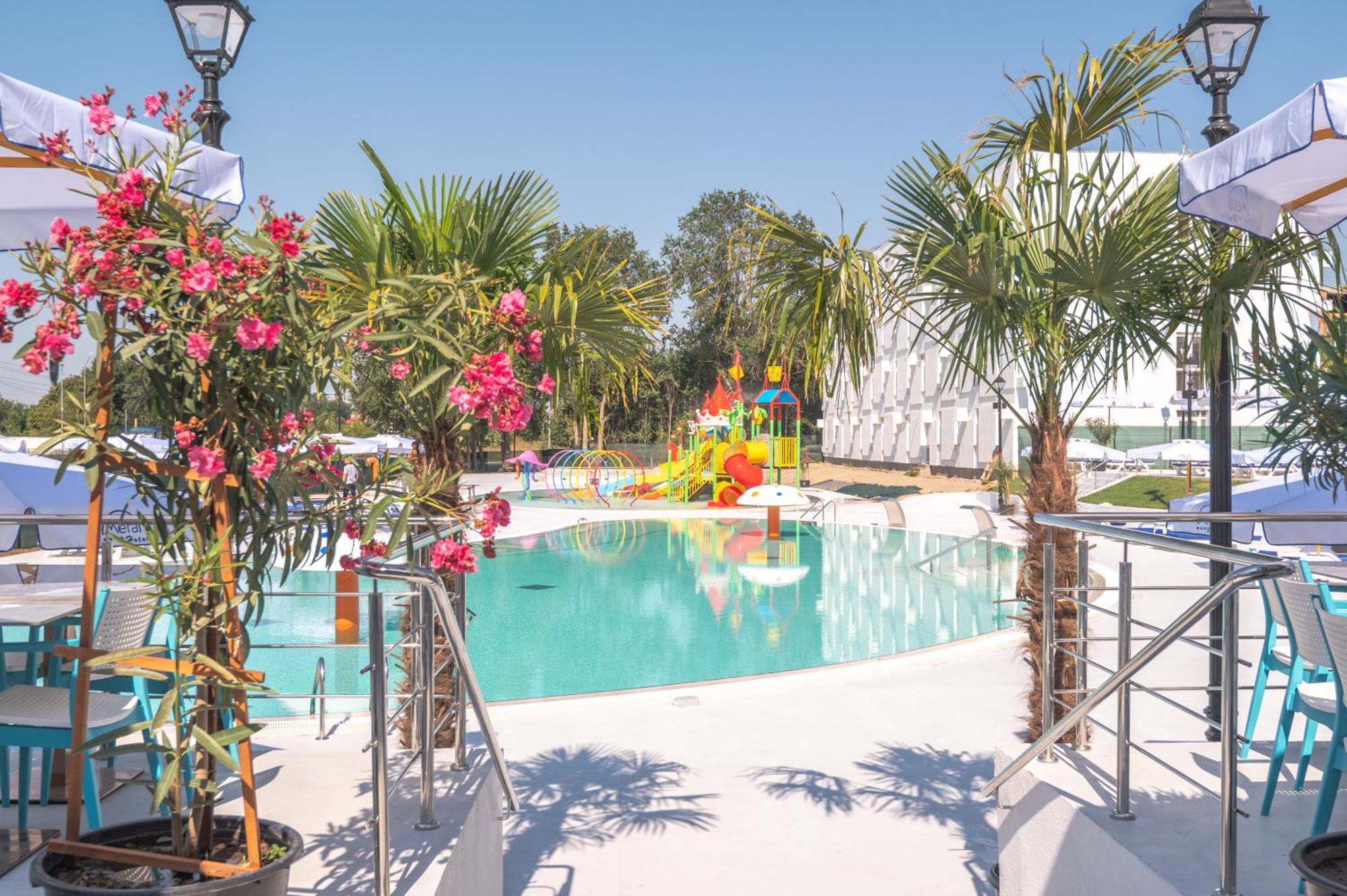 Mera Holiday Resort Venus Bagian luar foto