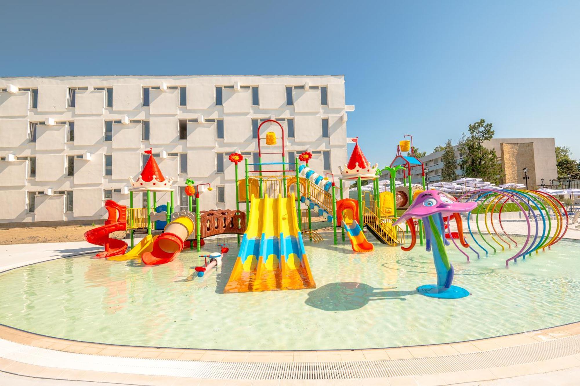 Mera Holiday Resort Venus Bagian luar foto