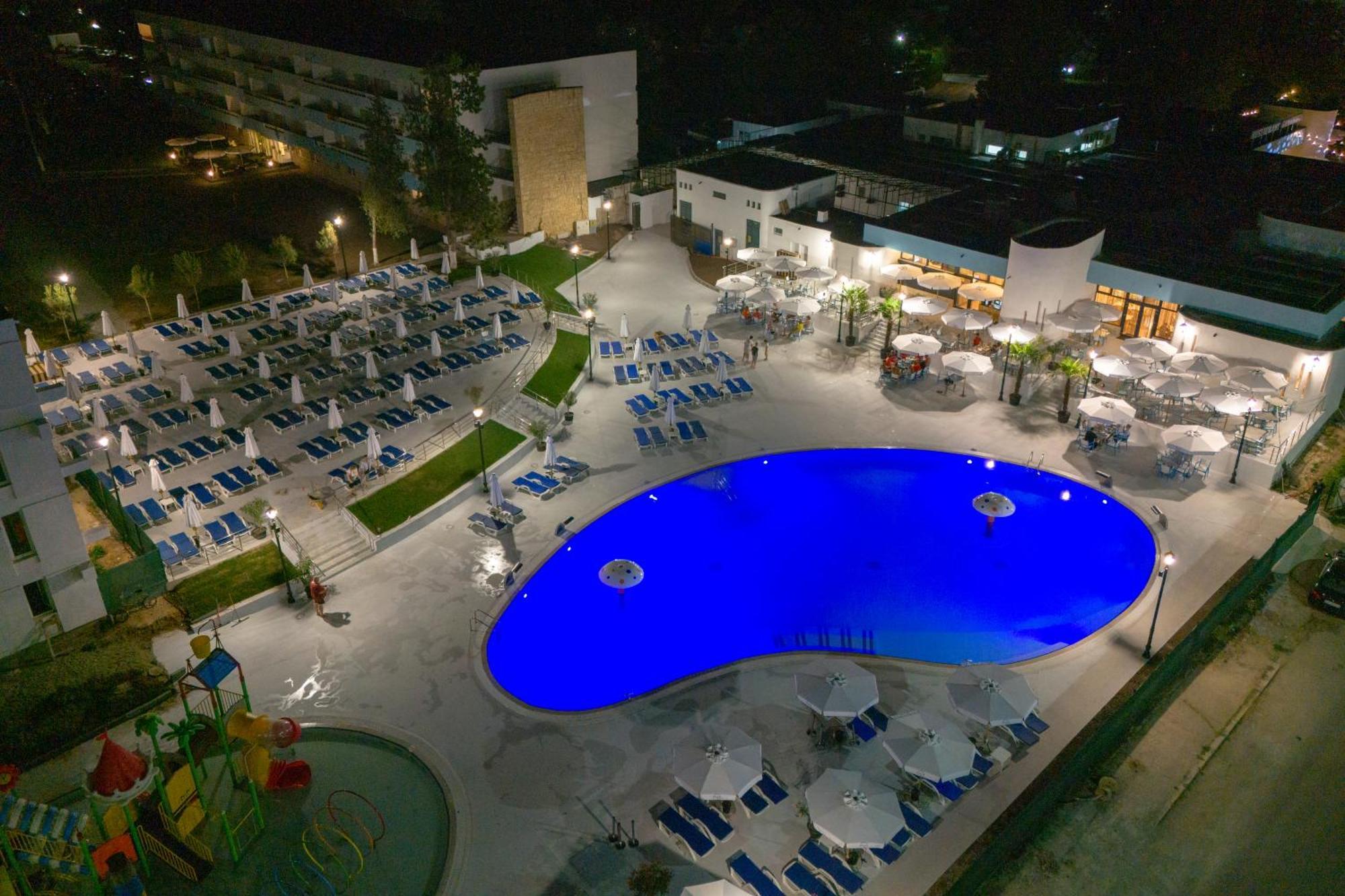 Mera Holiday Resort Venus Bagian luar foto